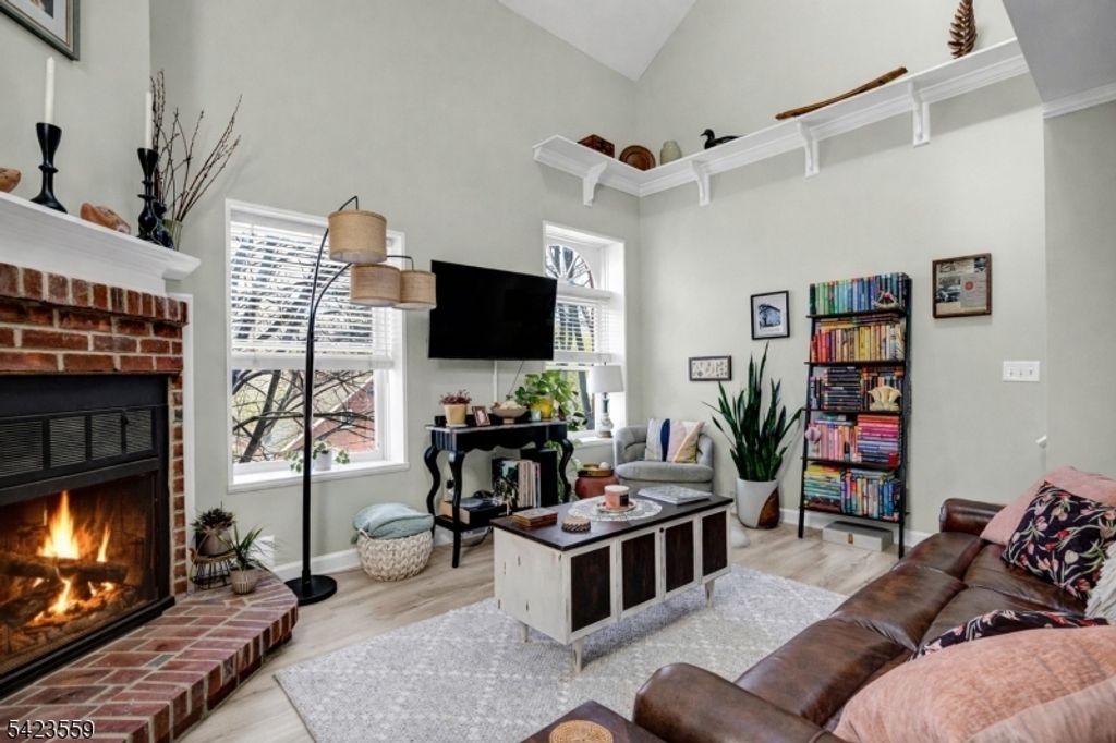 5 Center Ave 8, Morris Twp., NJ 07960