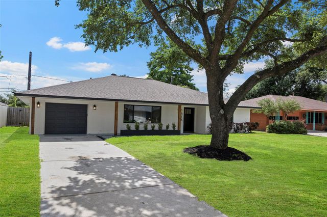 1818 Watercrest Drive, Houston, TX 77008