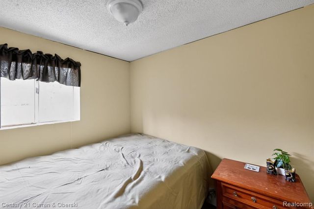 10 S Imperial Drive, Alabaster, MI 48763