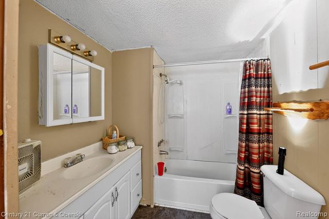 10 S Imperial Drive, Alabaster, MI 48763