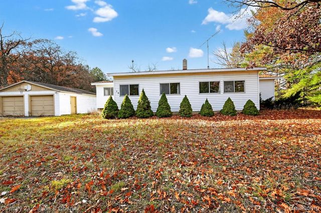 10 S Imperial Drive, Alabaster, MI 48763