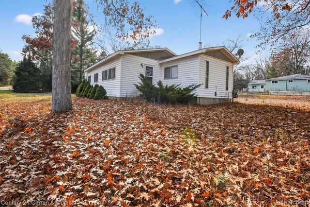 10 S Imperial Drive, Alabaster, MI 48763