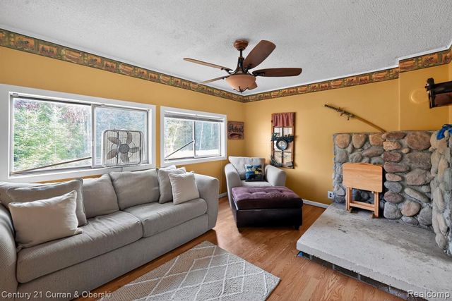 10 S Imperial Drive, Alabaster, MI 48763