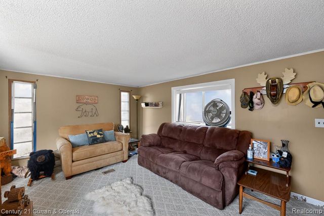 10 S Imperial Drive, Alabaster, MI 48763