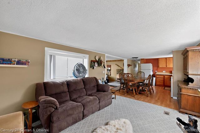 10 S Imperial Drive, Alabaster, MI 48763