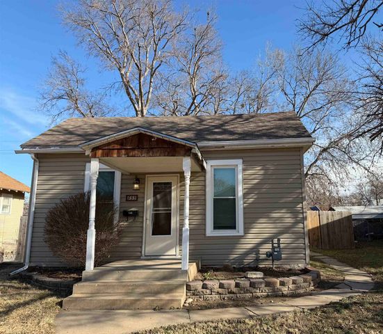 855 S 5th St, Salina, KS 67401