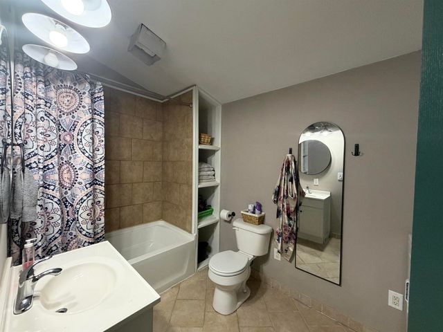 855 S 5th St, Salina, KS 67401