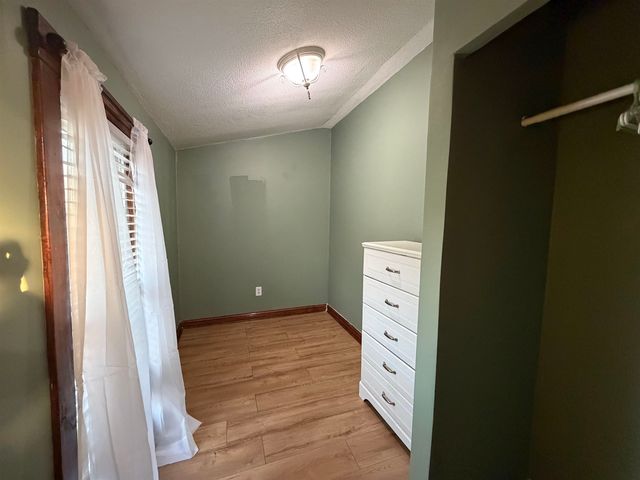 855 S 5th St, Salina, KS 67401