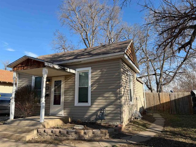 855 S 5th St, Salina, KS 67401