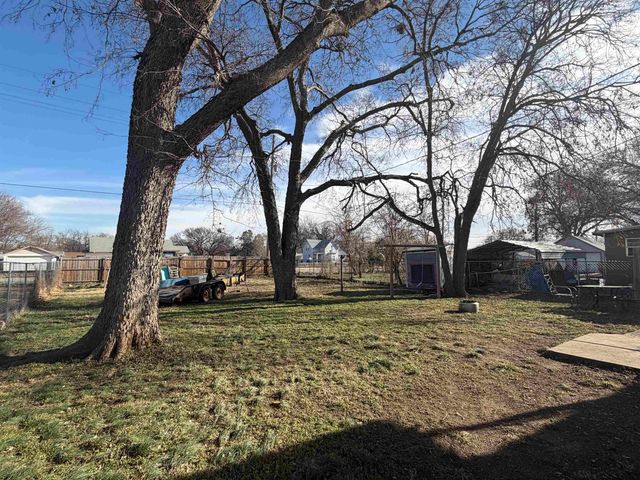 855 S 5th St, Salina, KS 67401