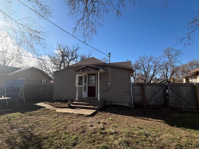 855 S 5th St, Salina, KS 67401