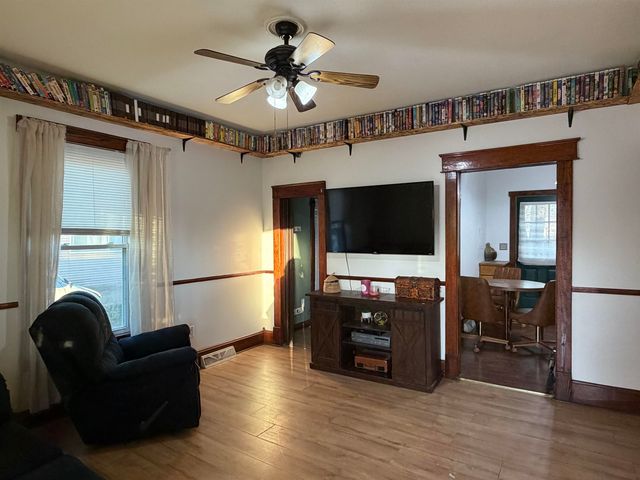 855 S 5th St, Salina, KS 67401