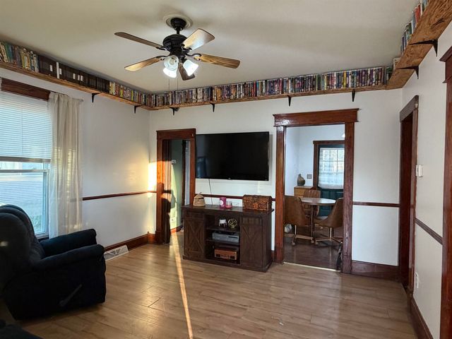 855 S 5th St, Salina, KS 67401