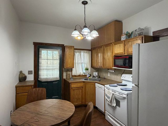 855 S 5th St, Salina, KS 67401