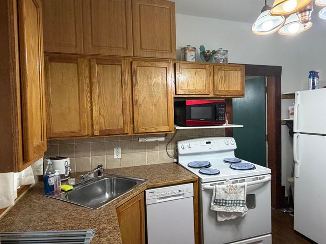 855 S 5th St, Salina, KS 67401