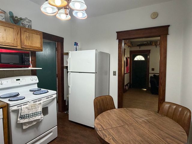 855 S 5th St, Salina, KS 67401