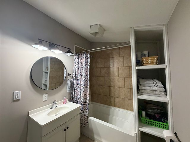 855 S 5th St, Salina, KS 67401