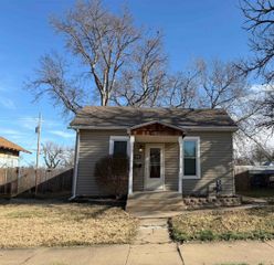 855 S 5th St, Salina, KS 67401