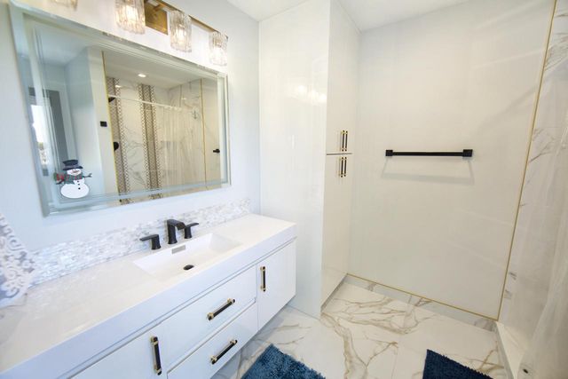 10874 N Tartan COURT, Mequon, WI 53097