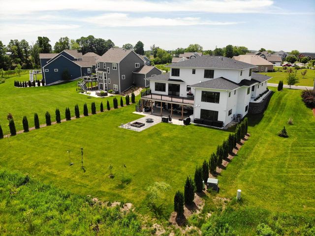 10874 N Tartan COURT, Mequon, WI 53097