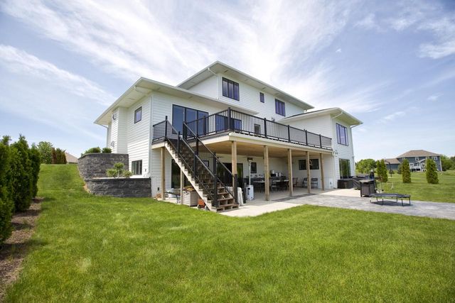 10874 N Tartan COURT, Mequon, WI 53097