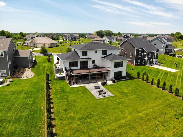 10874 N Tartan COURT, Mequon, WI 53097