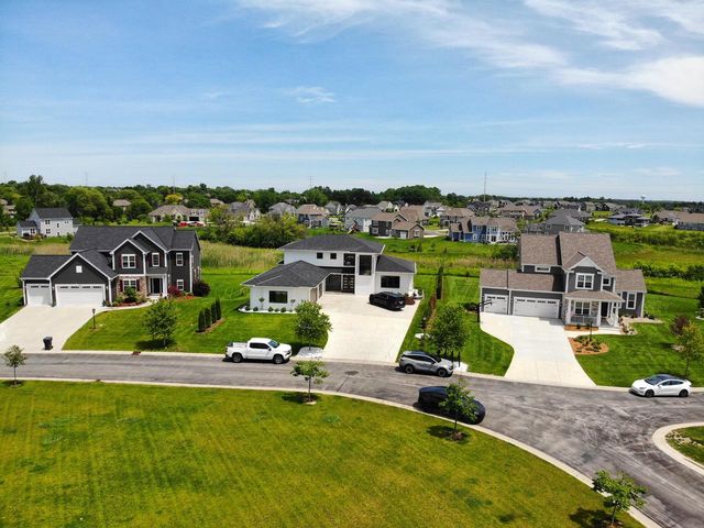 10874 N Tartan COURT, Mequon, WI 53097