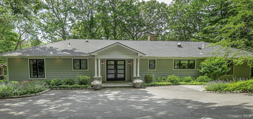 45 Bell Circle, Port Jefferson, NY 11777