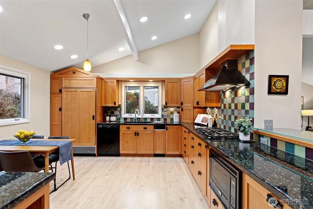 5716 141st Place SE, Bellevue, WA 98006