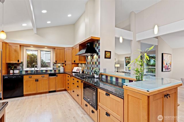 5716 141st Place SE, Bellevue, WA 98006