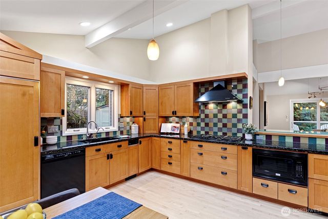 5716 141st Place SE, Bellevue, WA 98006