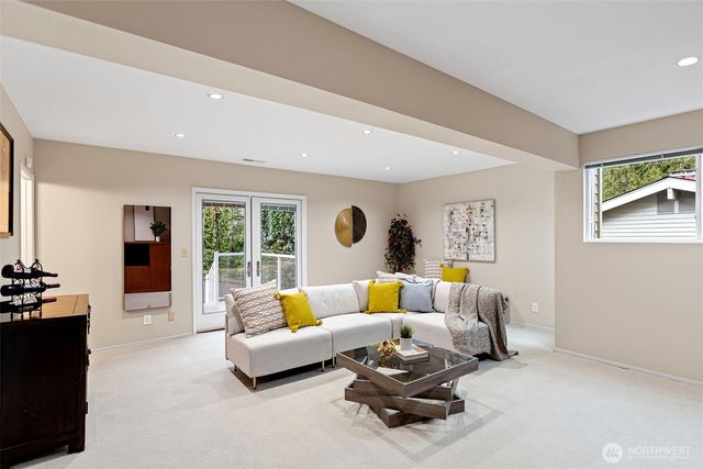 5716 141st Place SE, Bellevue, WA 98006