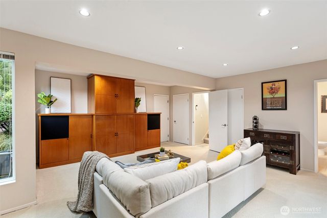 5716 141st Place SE, Bellevue, WA 98006