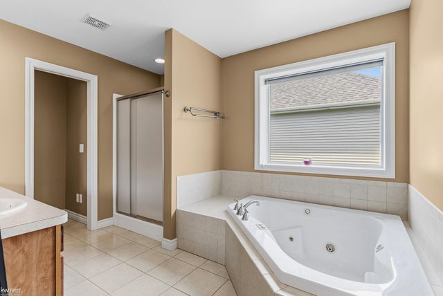 16355 Red Fox Trail, Fenton Twp, MI 48451