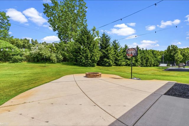 16355 Red Fox Trail, Fenton Twp, MI 48451