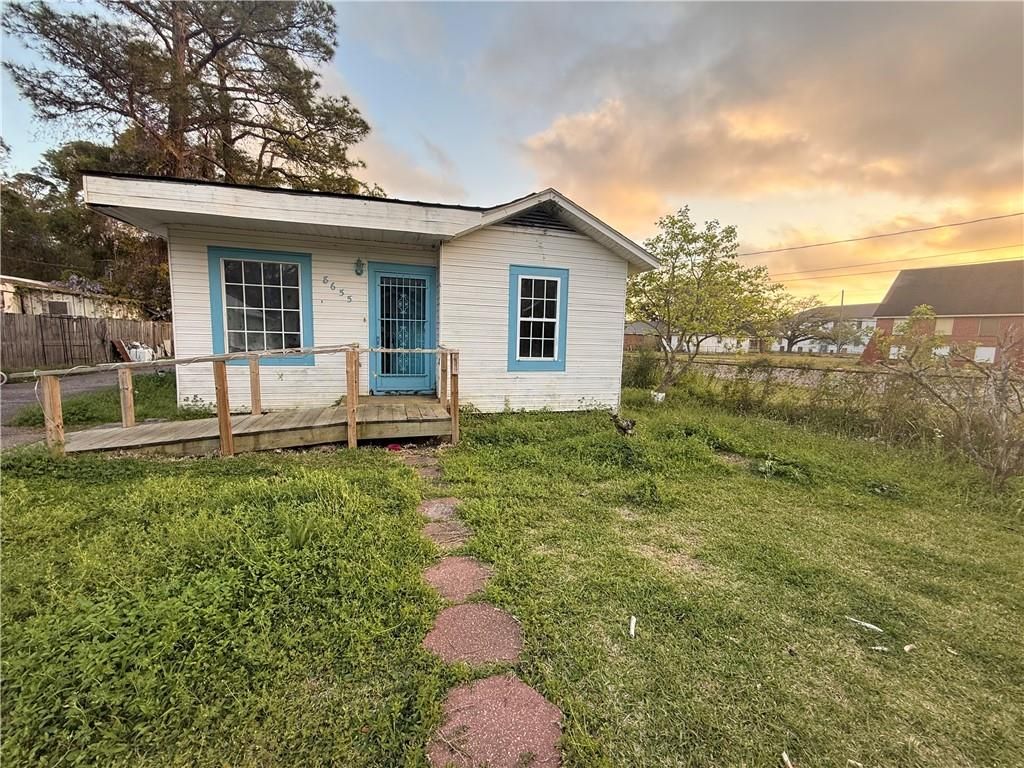 8655 E Alba Street, Bayou La Batre, AL 36509