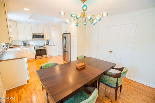 8 Sherbrook Drive, Bethlehem, NY 12158