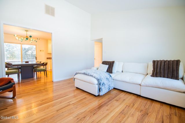 8 Sherbrook Drive, Bethlehem, NY 12158