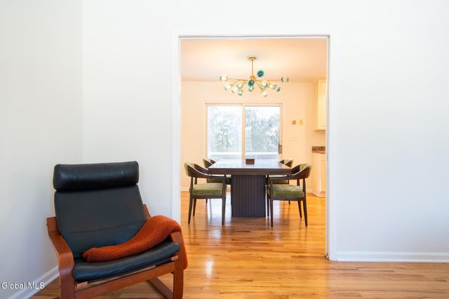 8 Sherbrook Drive, Bethlehem, NY 12158