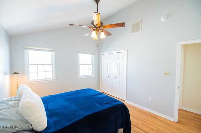 8 Sherbrook Drive, Bethlehem, NY 12158