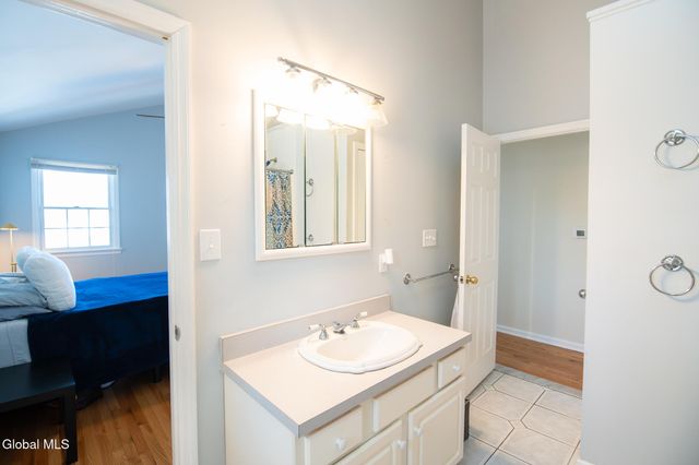 8 Sherbrook Drive, Bethlehem, NY 12158