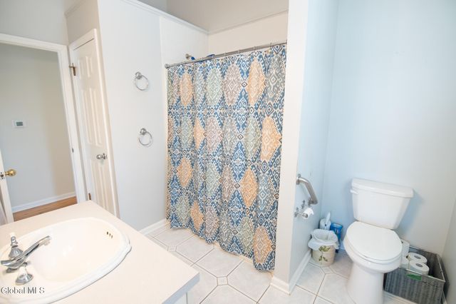 8 Sherbrook Drive, Bethlehem, NY 12158