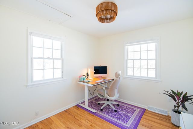 8 Sherbrook Drive, Bethlehem, NY 12158