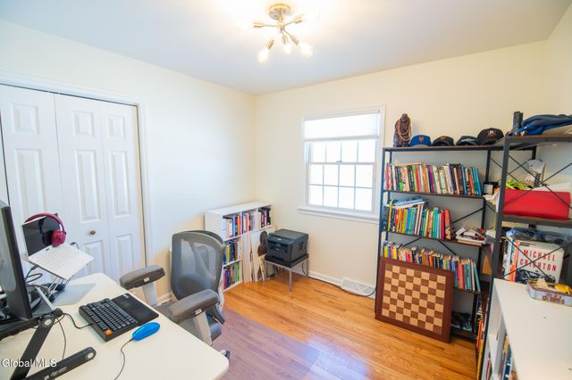 8 Sherbrook Drive, Bethlehem, NY 12158