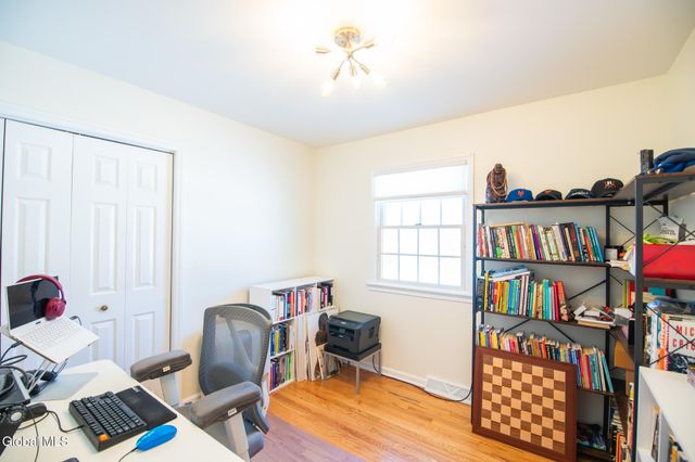 8 Sherbrook Drive, Bethlehem, NY 12158