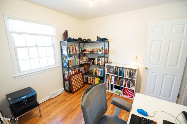 8 Sherbrook Drive, Bethlehem, NY 12158