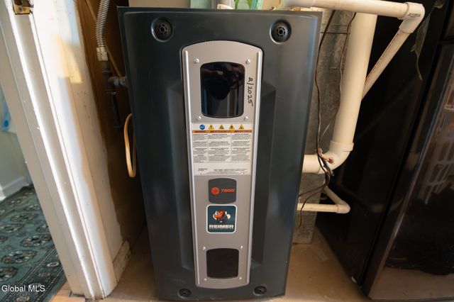 8 Sherbrook Drive, Bethlehem, NY 12158