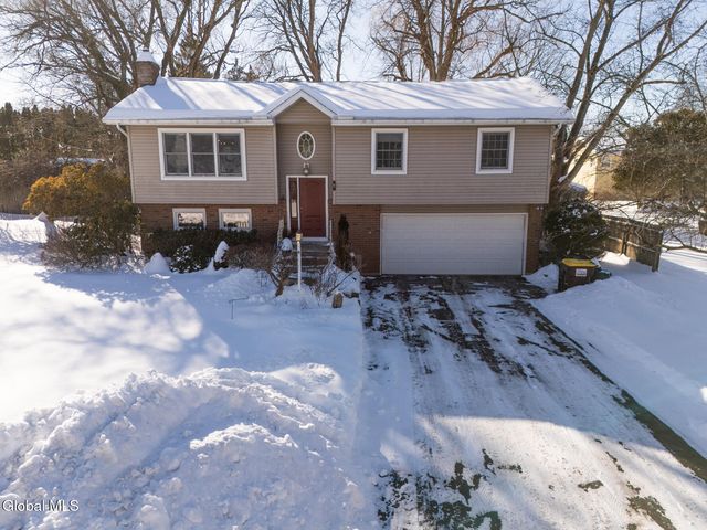 8 Sherbrook Drive, Bethlehem, NY 12158