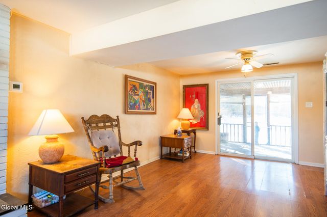 8 Sherbrook Drive, Bethlehem, NY 12158