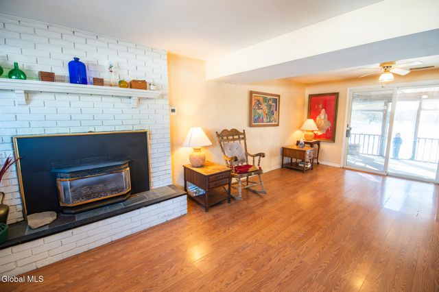 8 Sherbrook Drive, Bethlehem, NY 12158